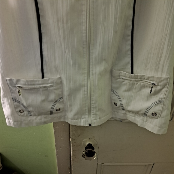 Allison Daley Vest - Picture 2 of 13